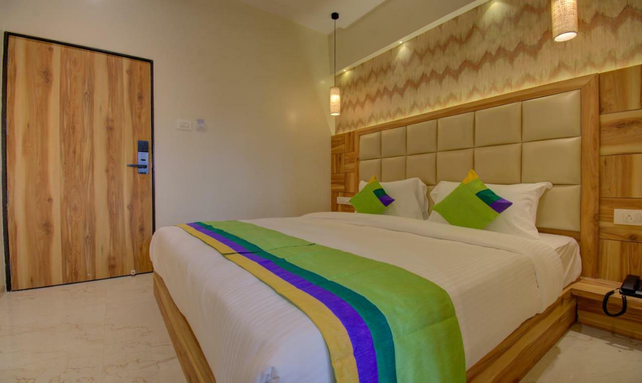 Hotel Amisha International Surate Exterior foto