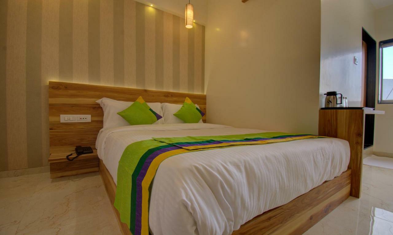 Hotel Amisha International Surate Exterior foto