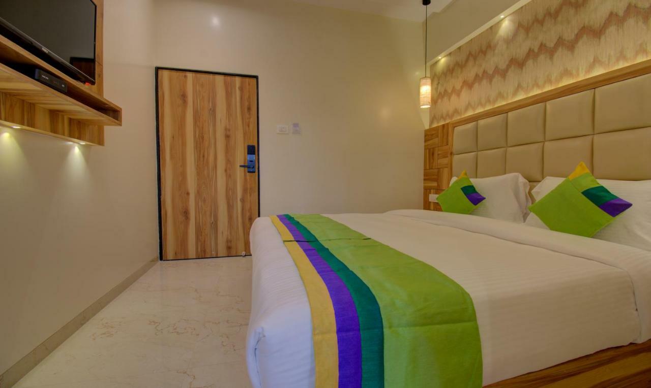 Hotel Amisha International Surate Exterior foto