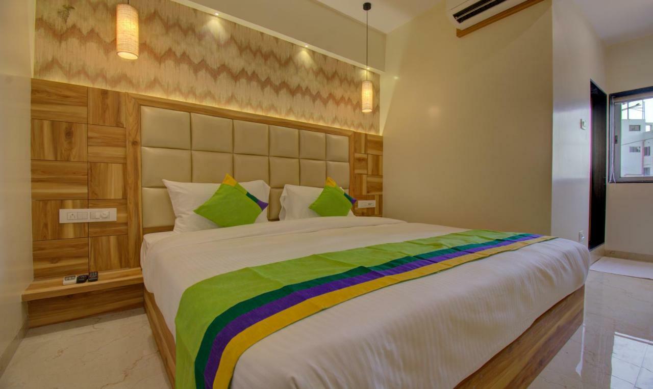 Hotel Amisha International Surate Exterior foto