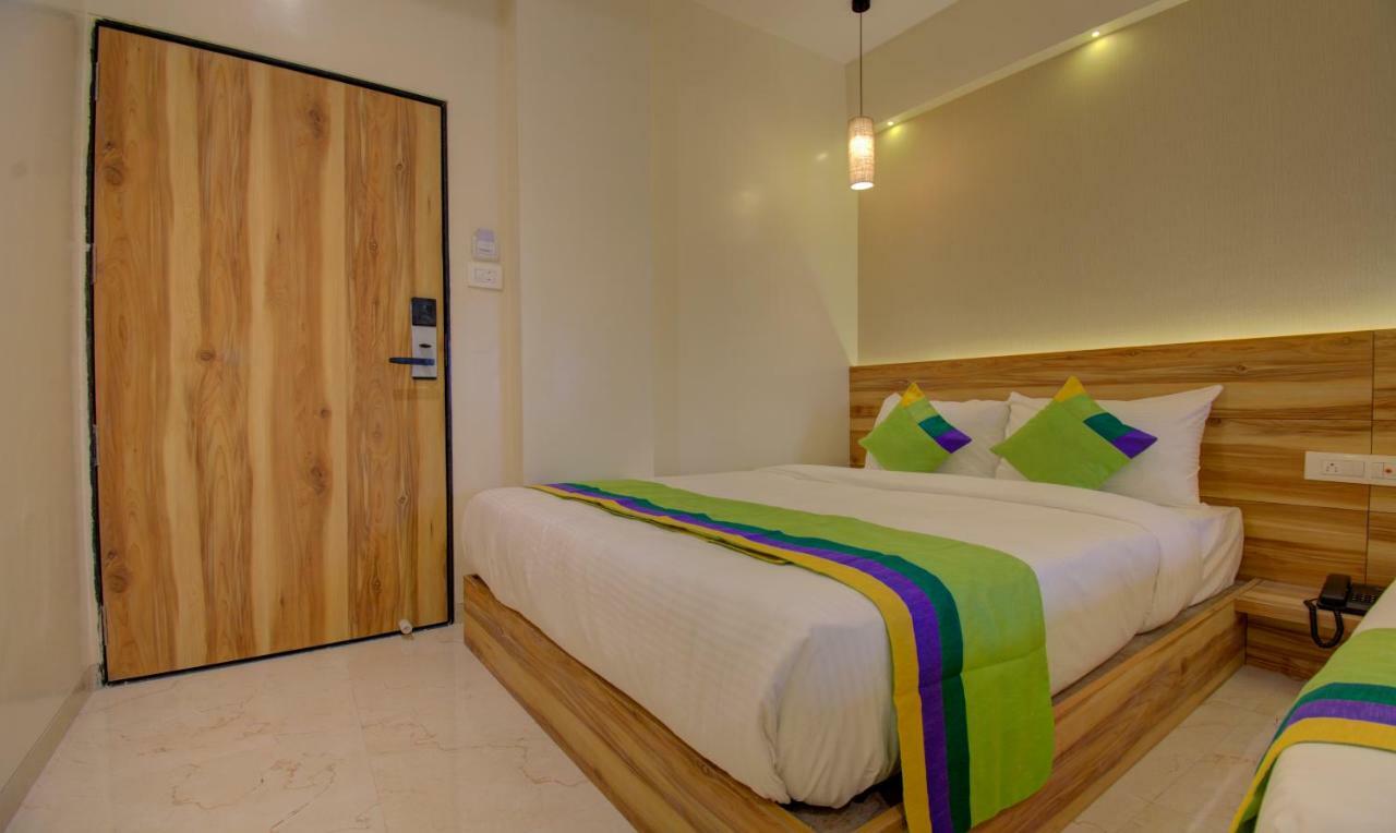 Hotel Amisha International Surate Exterior foto