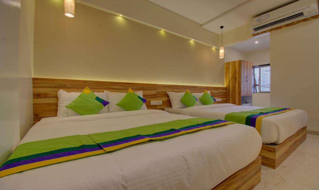 Hotel Amisha International Surate Exterior foto