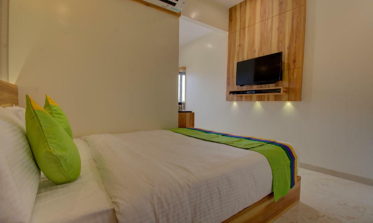 Hotel Amisha International Surate Exterior foto