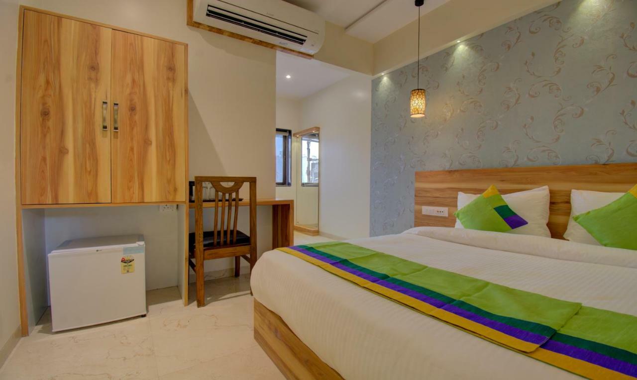Hotel Amisha International Surate Exterior foto