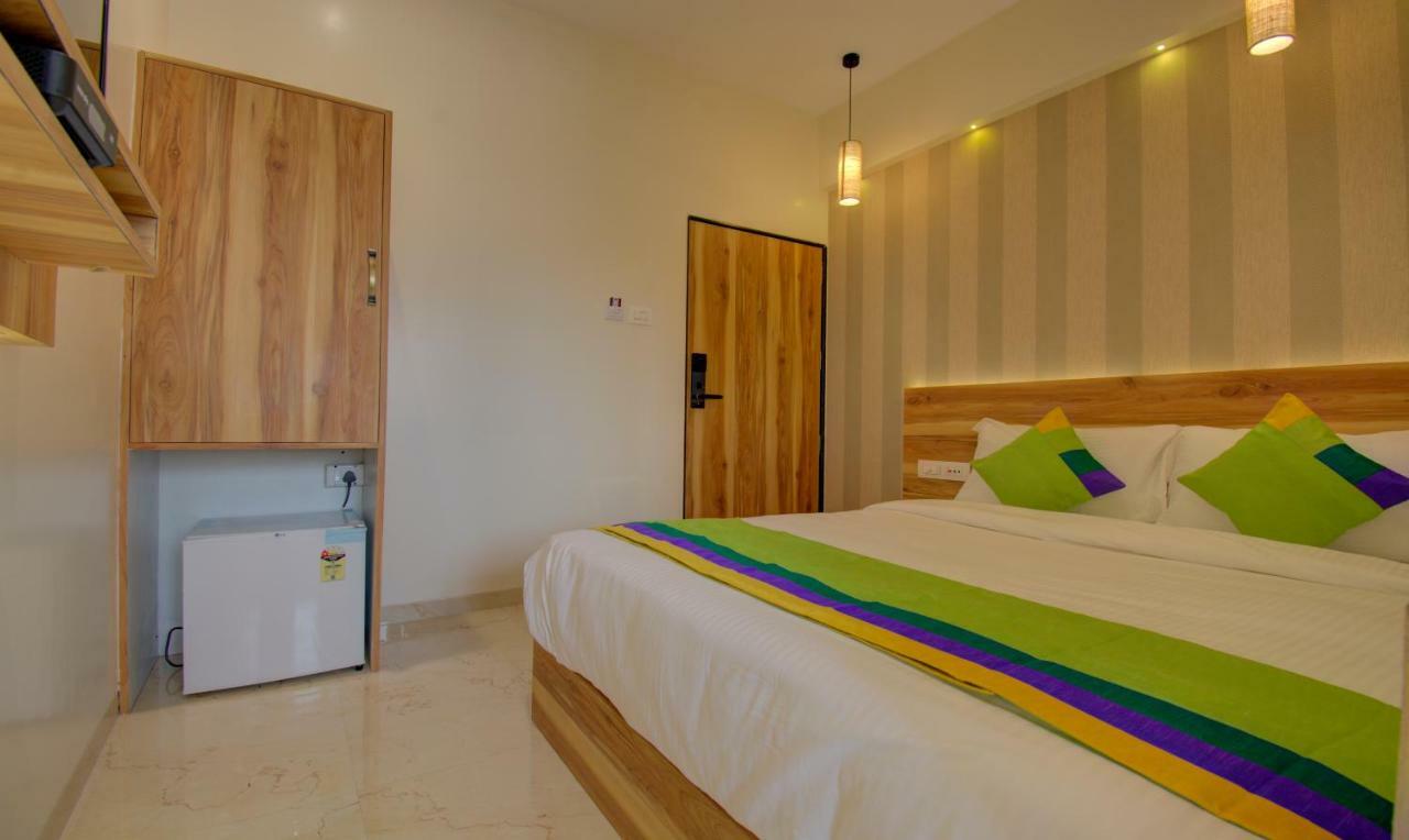Hotel Amisha International Surate Exterior foto