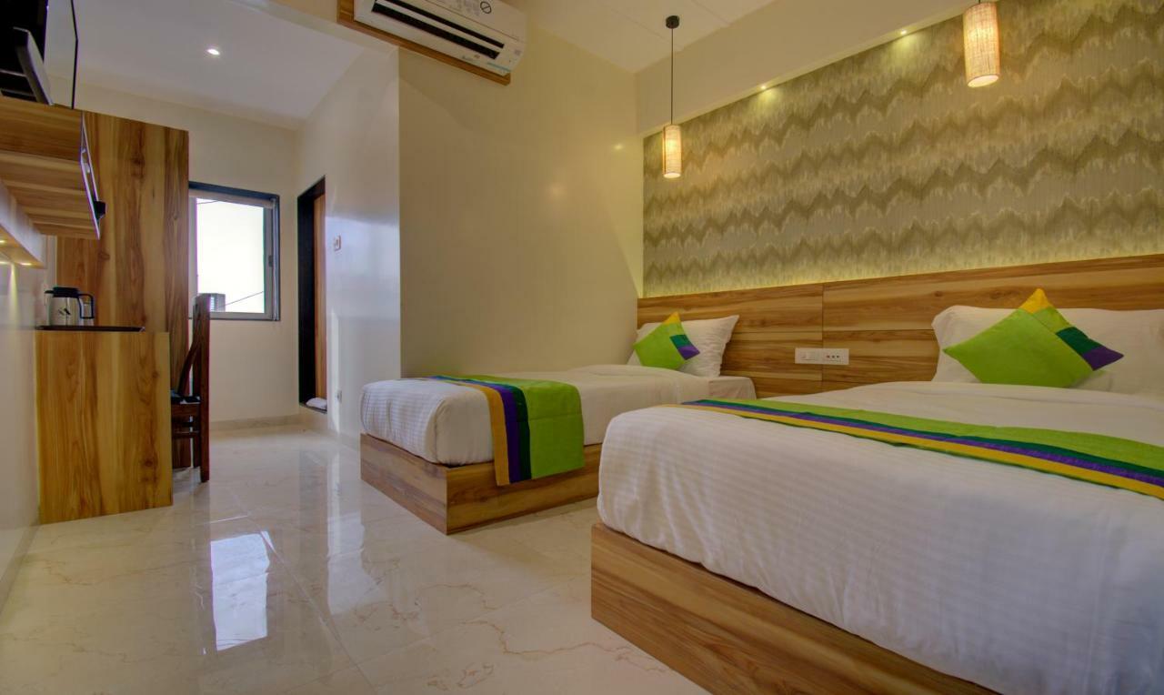 Hotel Amisha International Surate Exterior foto