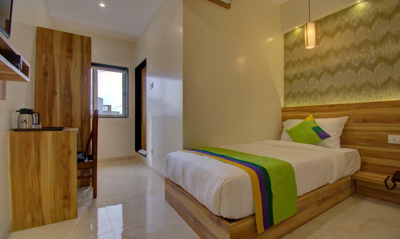 Hotel Amisha International Surate Exterior foto