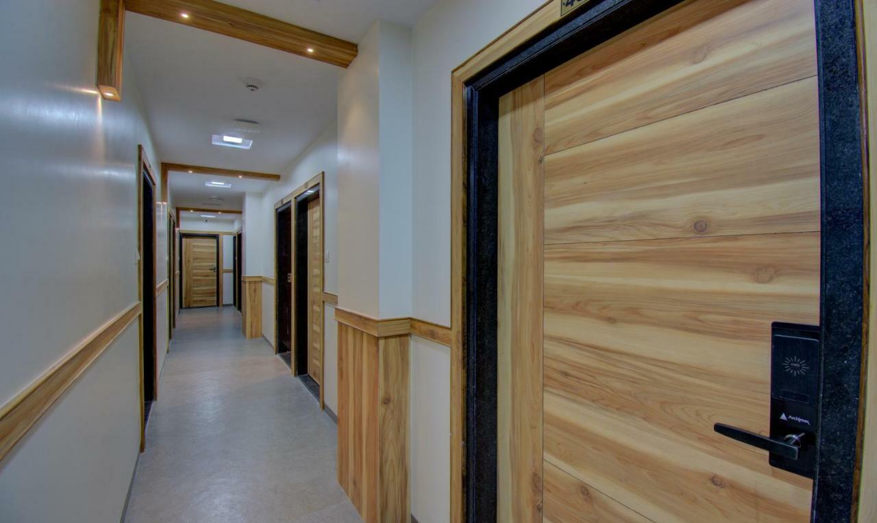 Hotel Amisha International Surate Exterior foto