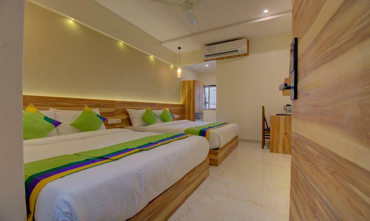 Hotel Amisha International Surate Exterior foto
